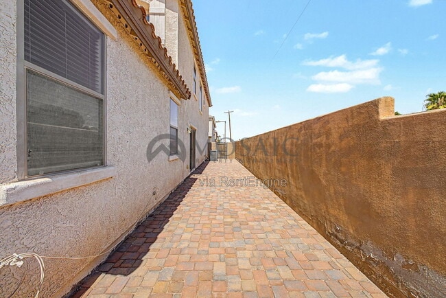 Building Photo - 599 S Buena Vista Ct