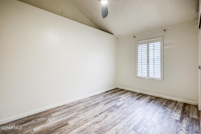 Building Photo - 5733 Saplinas Rd