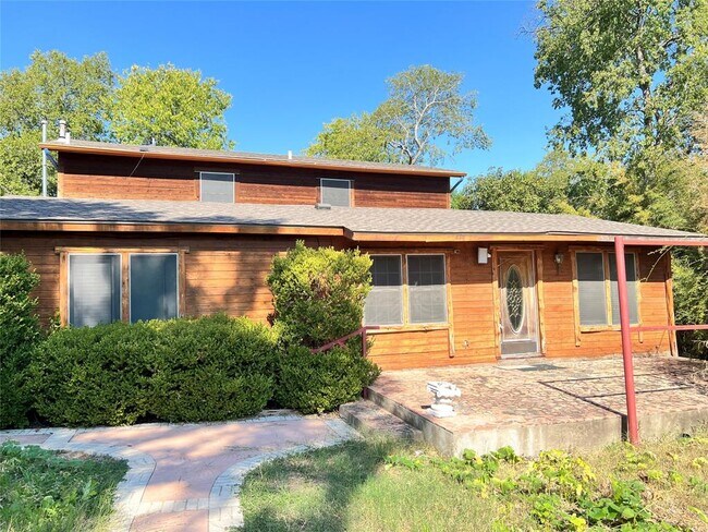 Primary Photo - 2012 Maxwell Ln