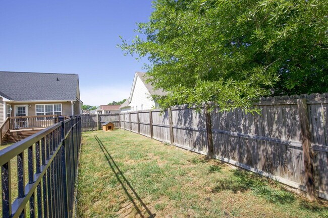 Building Photo - 355 Hogart St