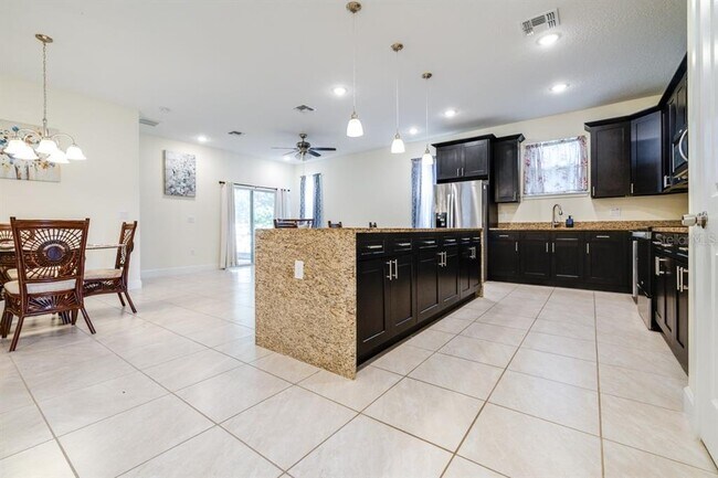 Building Photo - 520 Nogales Ct