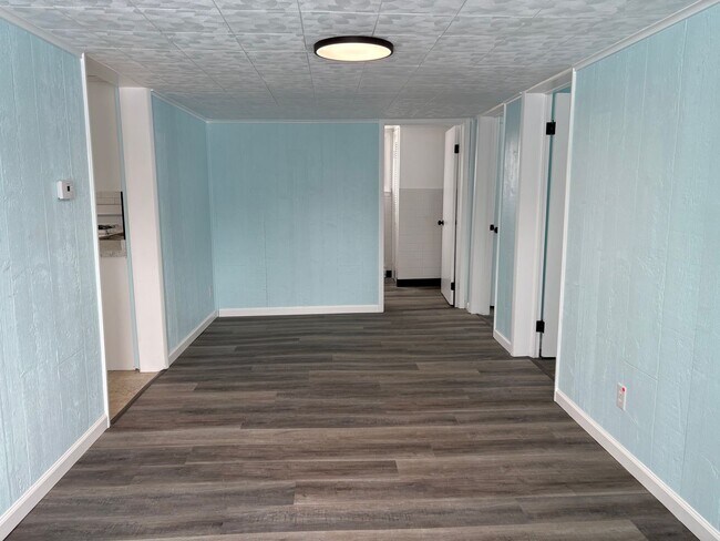 Building Photo - Dallastown SD, Cozy 2 Bedroom/1 Bath 2nd Floor Apartment