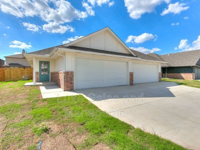 Building Photo - 10601 Lawson Ln