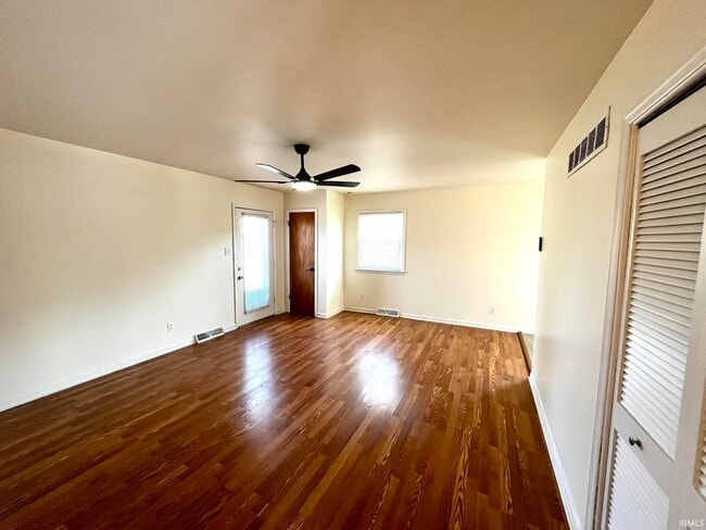 Building Photo - 4933 Richmond Dr