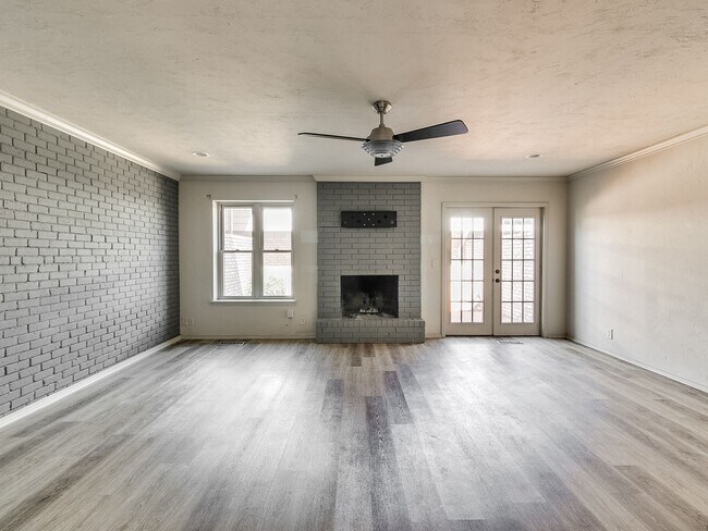 Building Photo - 3063 W Wilshire Blvd