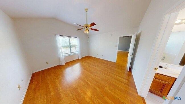 Building Photo - 411 Tomahawk Dr