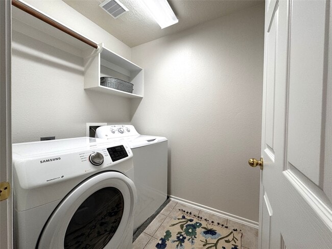 Building Photo - 213 Summerhaze Cir