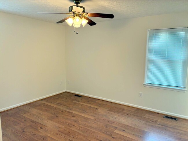 Building Photo - 111 Everette Pl