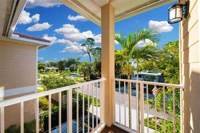 Building Photo - 324 SW 14th Ct