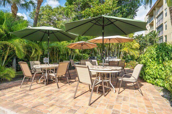 Building Photo - 951 De Soto Rd