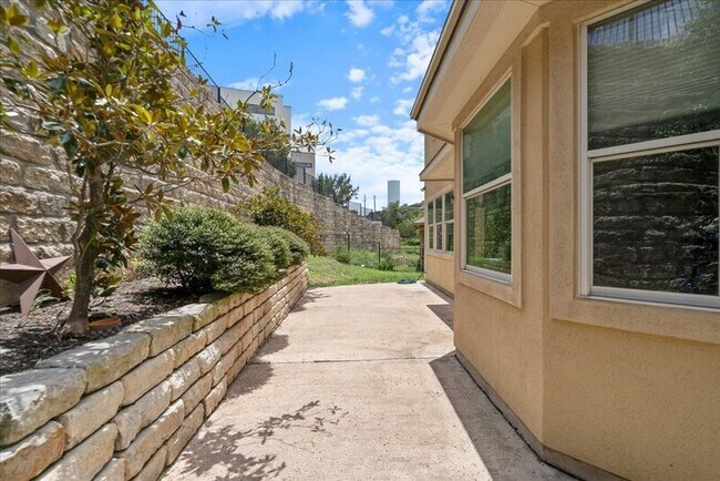 Building Photo - 15 Stone Terrace Dr
