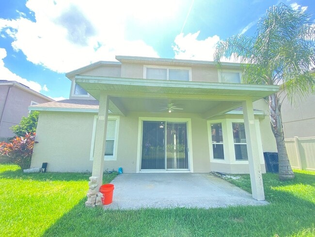Building Photo - Spacious 4/3 Single Family Home!!
