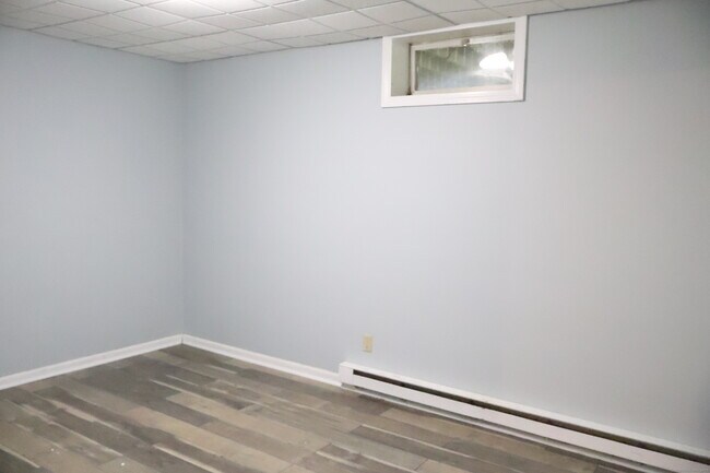 Building Photo - 745 Merrow Rd