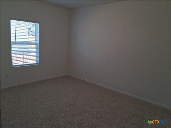 Building Photo - 253 Villars Dr