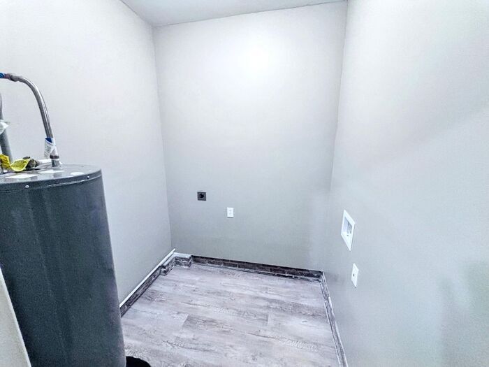 Building Photo - 2261 Paden St