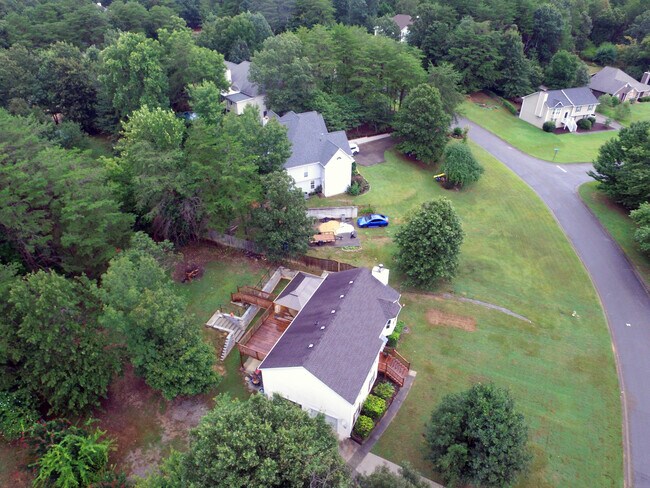 Building Photo - 84 Indian Hills Dr