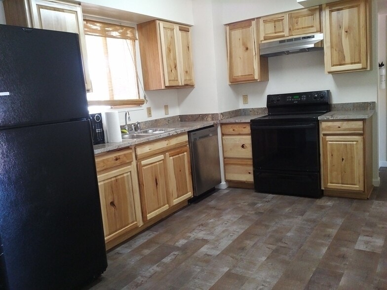 Kitchen appliances included - 715 W 18th St