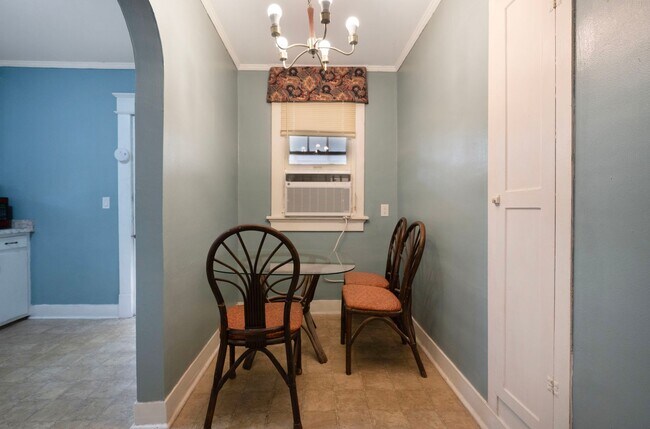Building Photo - Charming Historic 2BR Apartment with Garag...