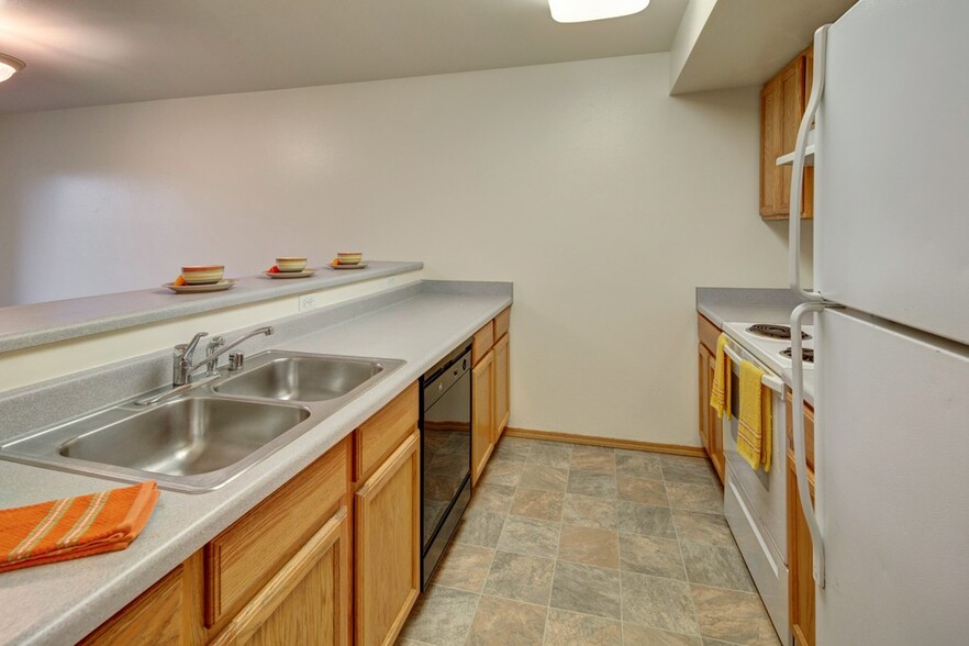 Strawberry Lane Apartments - Kitchen - Strawberry Lane