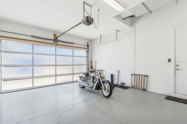 Building Photo - 6719 S Dauphin Ave