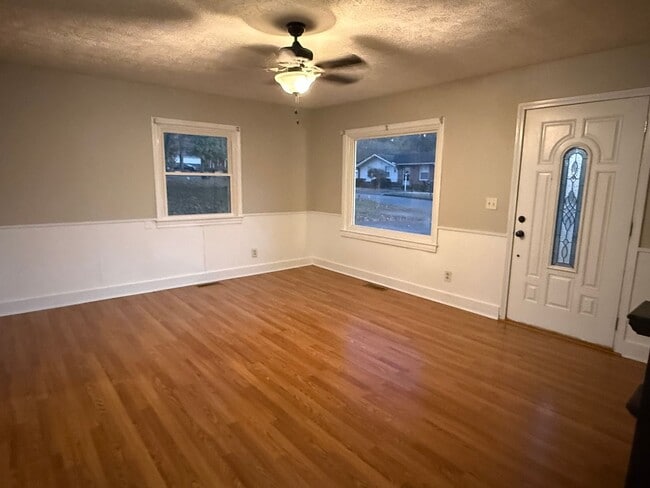 Building Photo - Cozy Calvert City Home