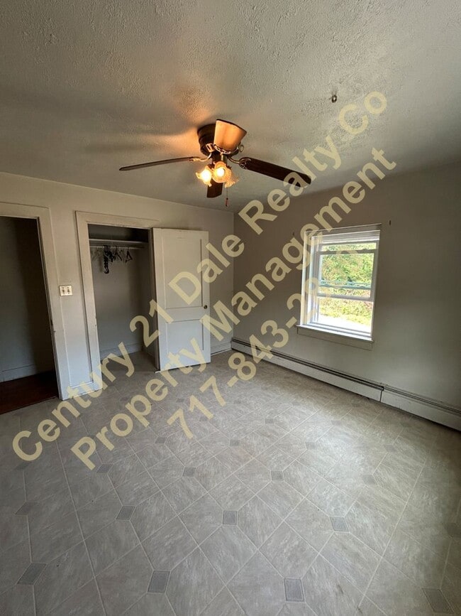Building Photo - 2 Bedroom home in South Eastern School District with a Large Yard