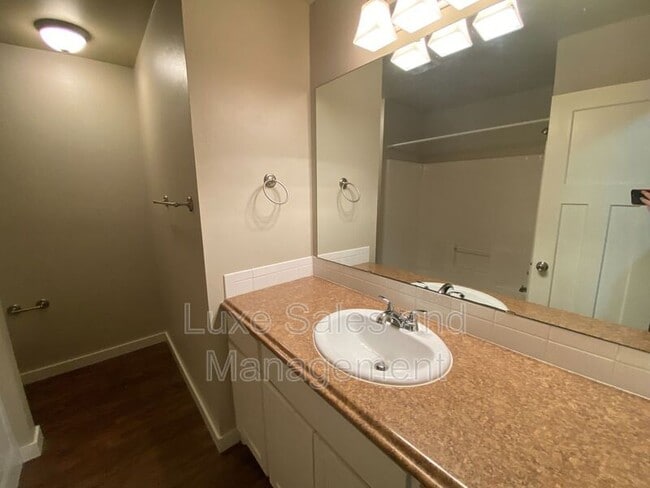 Building Photo - 737 SW 13th St