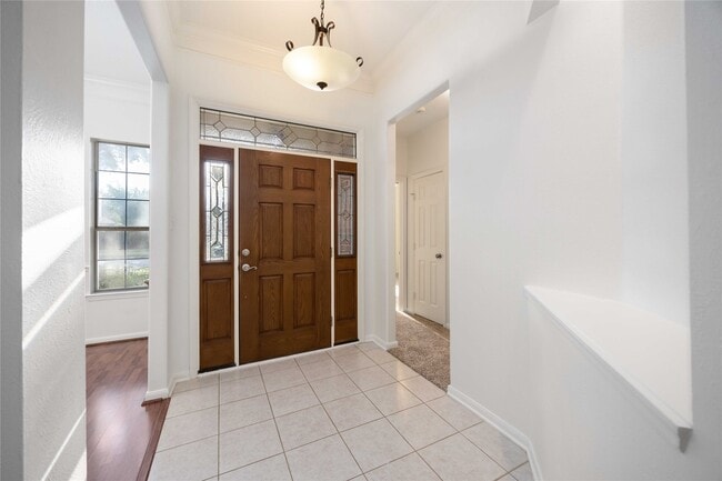 Building Photo - 8615 Saratoga Dr