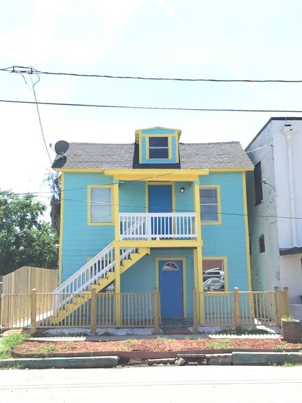 Building Photo - 807 37th St