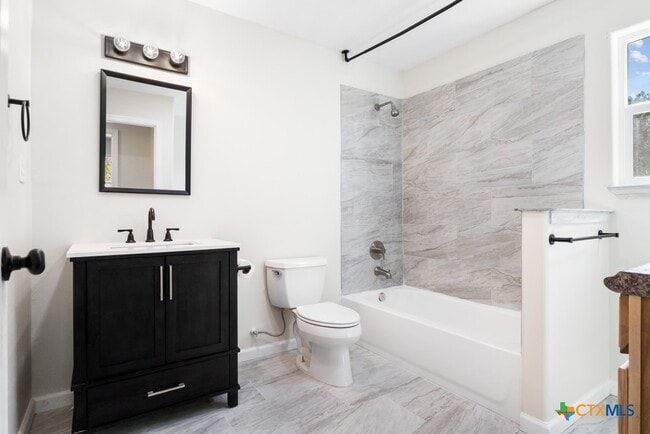 Building Photo - 380 Brushy Crk Trl