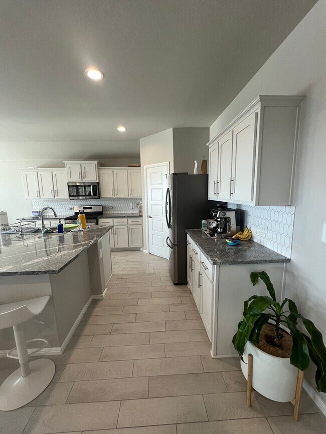 Building Photo - 7600 Silver Crk Ct