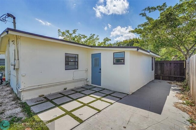 Building Photo - 1236 NW 7th Terrace