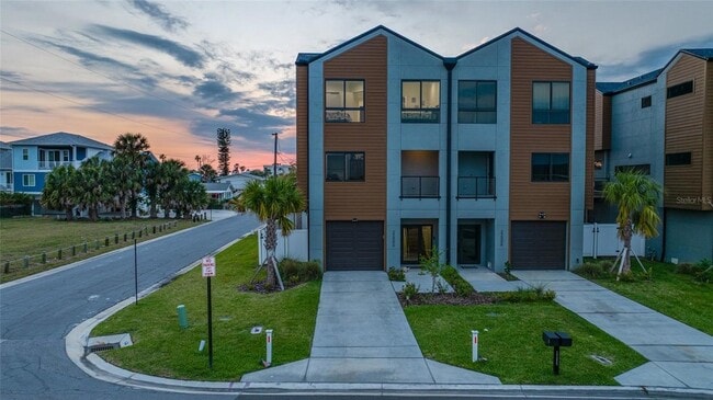 Building Photo - 2200 Bay Blvd