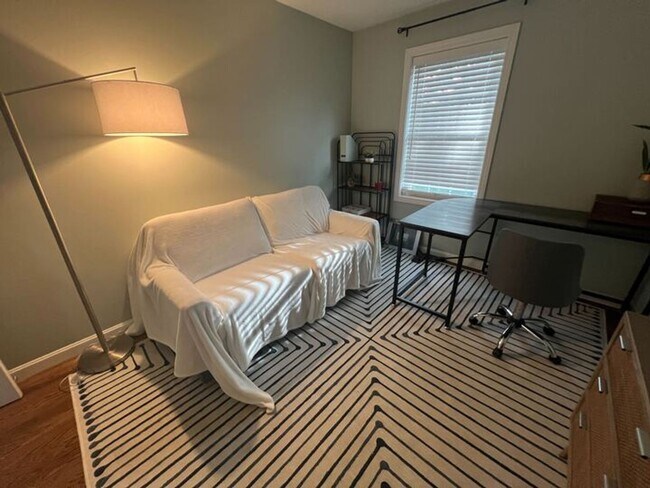 Building Photo - Charming 3-Bedroom Home with Modern Comfor...