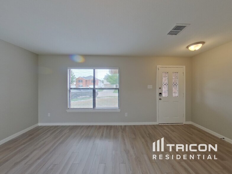 Building Photo - 10129 Chapel Hill Ct