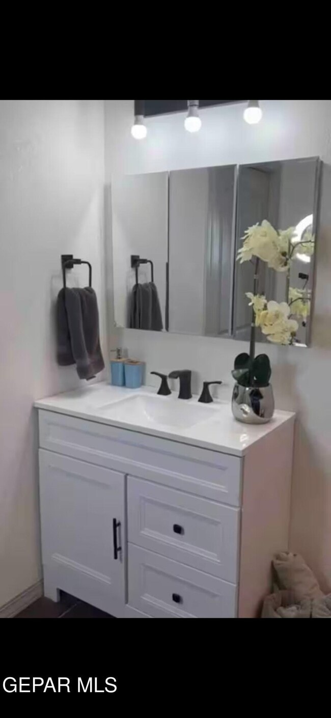 Building Photo - 5405 Montoya Dr