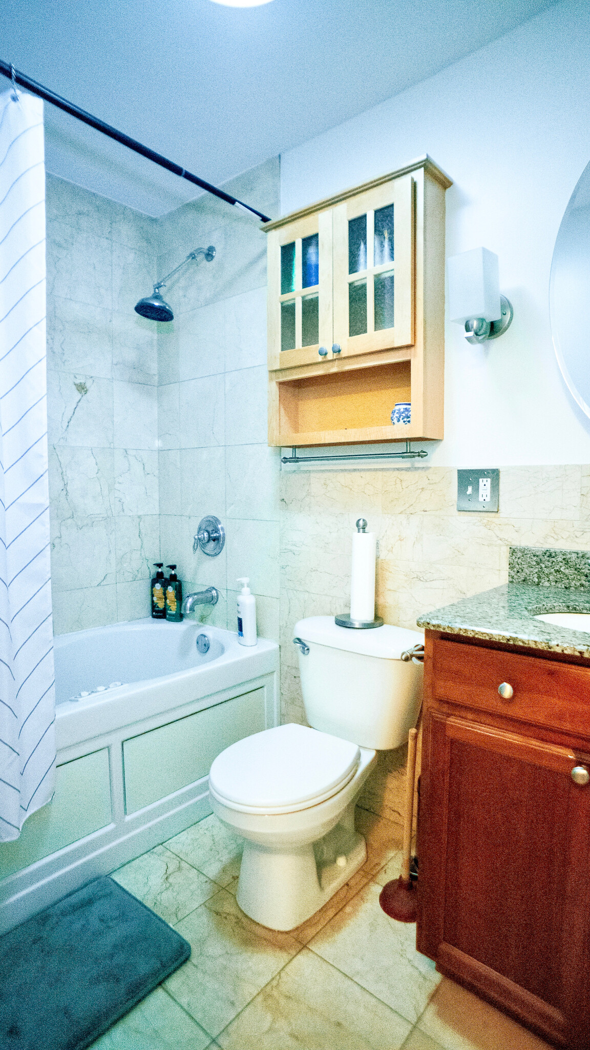 Bathroom with jacuzzi bathtub and marble finish - 6709 N Lakewood Ave