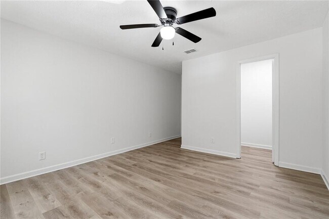 Building Photo - 106 Sterling Ct