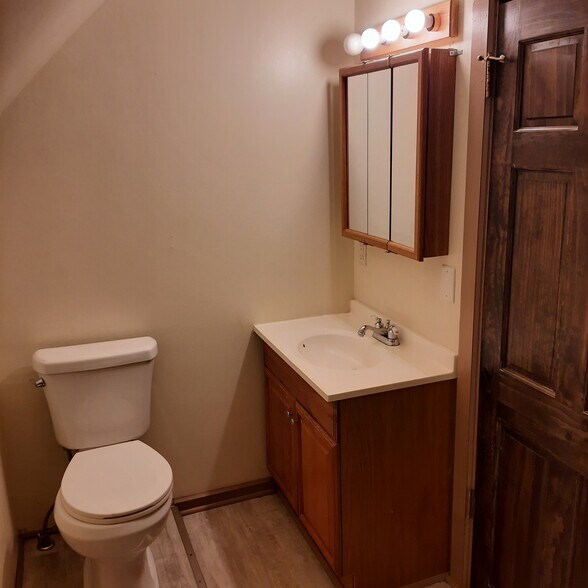 Bath #2 - 1512 S 6th St