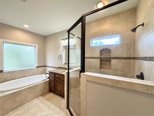 Building Photo - 1300 Crestwood Rd