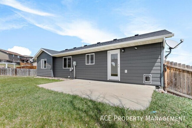 Building Photo - 925 Crimson Ct