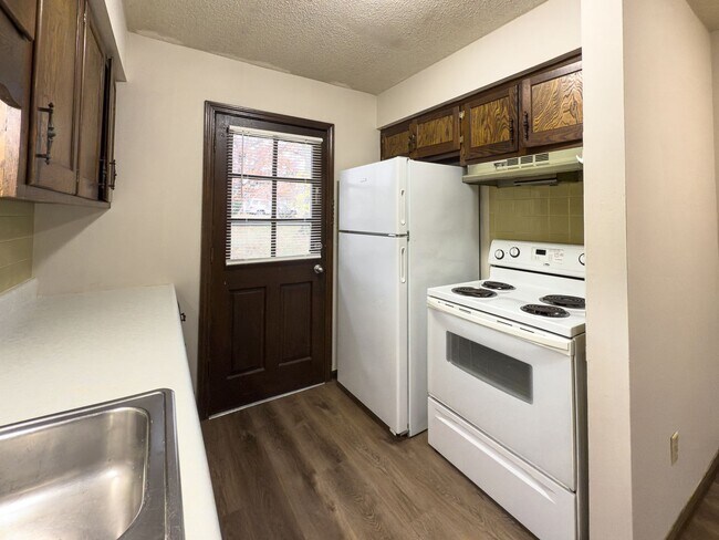 Building Photo - 2427-2427 E Heying Dr