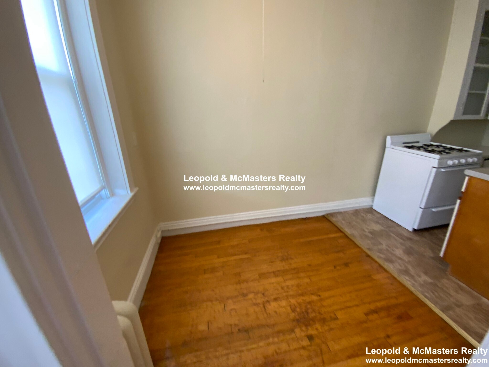 Building Photo - 217 Kelton St