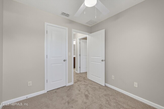 Building Photo - 3910 Buckthorne Dr