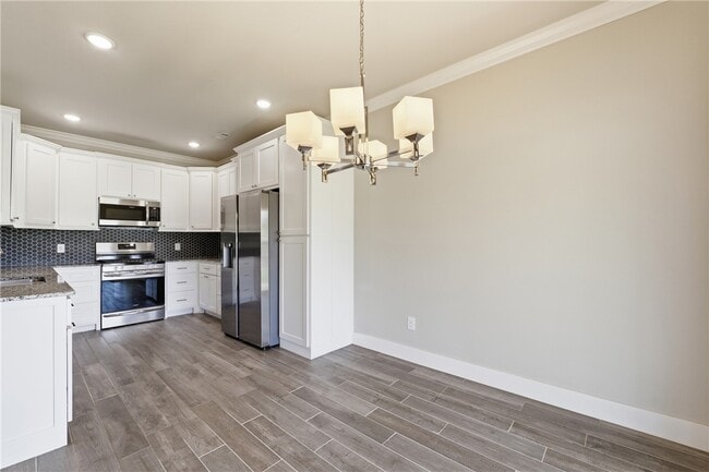 Building Photo - 40 E Loveland Loop