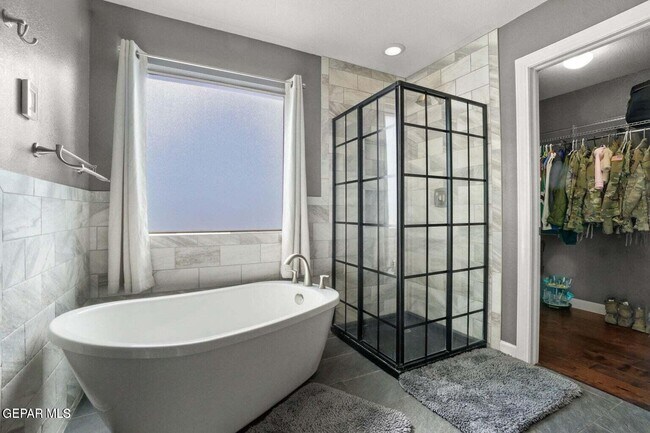 Building Photo - 11032 Bullseye St