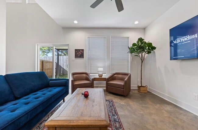 Building Photo - FOR RENT in LAFAYETTE!