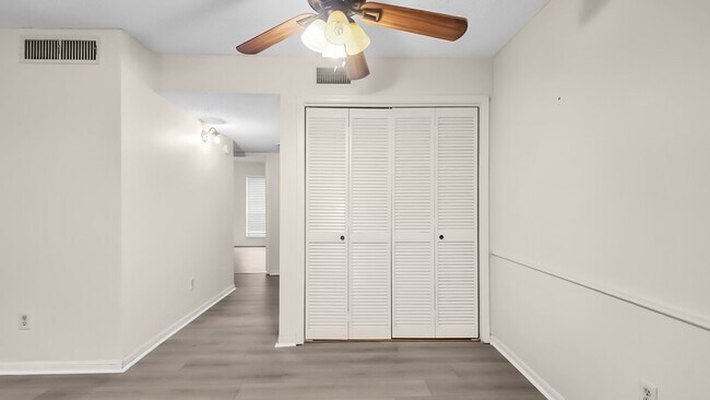 Building Photo - 2120 El Paseo St