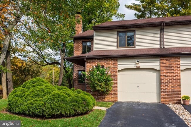 Building Photo - 201 Fairfax Ct