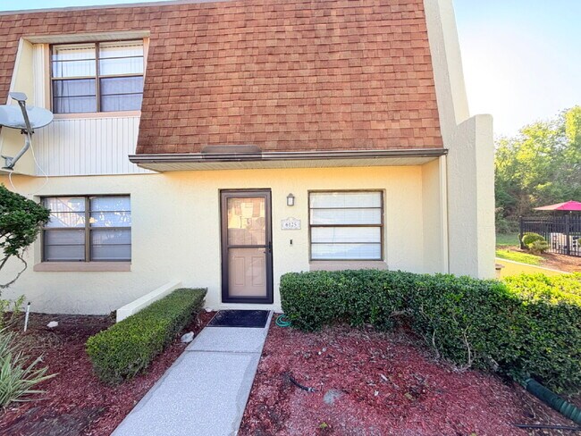 Building Photo - 2 Bedroom Condo on a Corner Lot Available for Rent